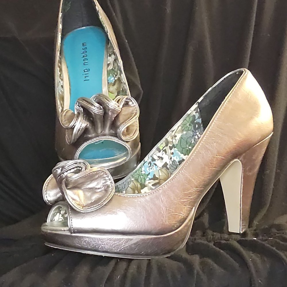 Open Box - madden girl silver peep toe heels (bow detail) - size 6.5